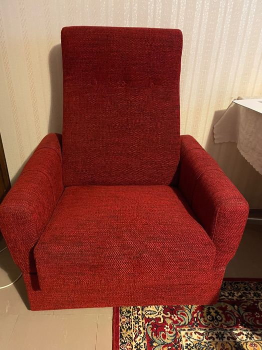 2 piękne i wygodne, czerwone fotele po renowacji (cena za 2 szt.)