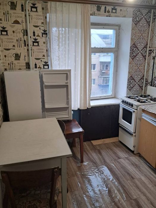 1к Зарічанська Гвоздика  6500 гр 
3/5 х/р житловий совдеп меблі пралка