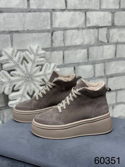 Жіночі шкіряні зимові черевики в кольорах