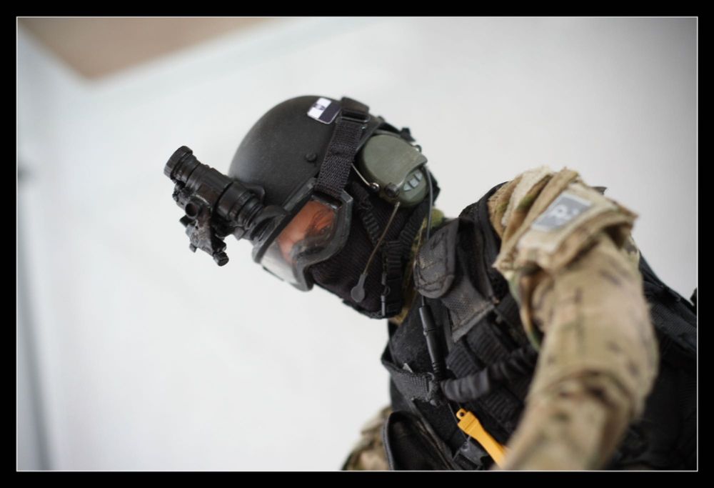 Figurka 1/6 « Operator GROM Multi-Cam OPS».