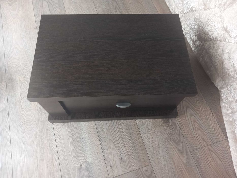 Conjunto de 2 mesas cabeceira como novas