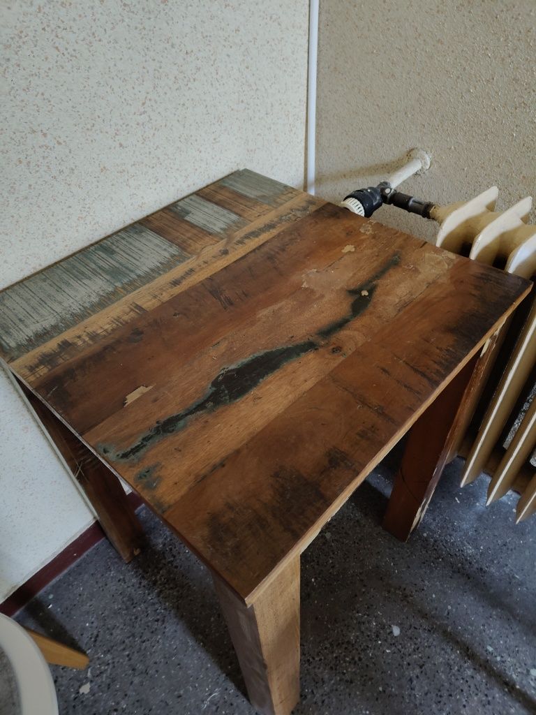 Stół 60x60 ze starego drewna.