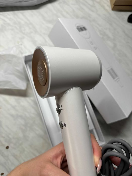 Suszarka do włosów jonowa , 4 tryby, kompaktowa i lekka, nowoczesna