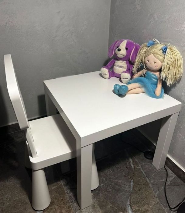 Чудовий дитячий столик та стілець