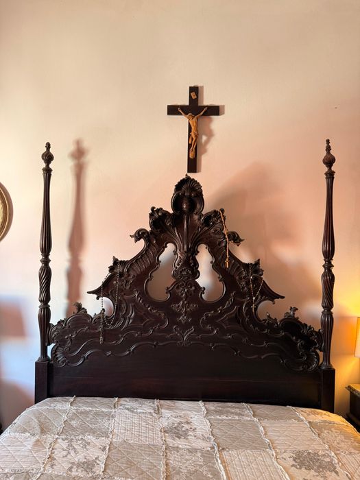 Estrutura de cama + mesas de cabeceira