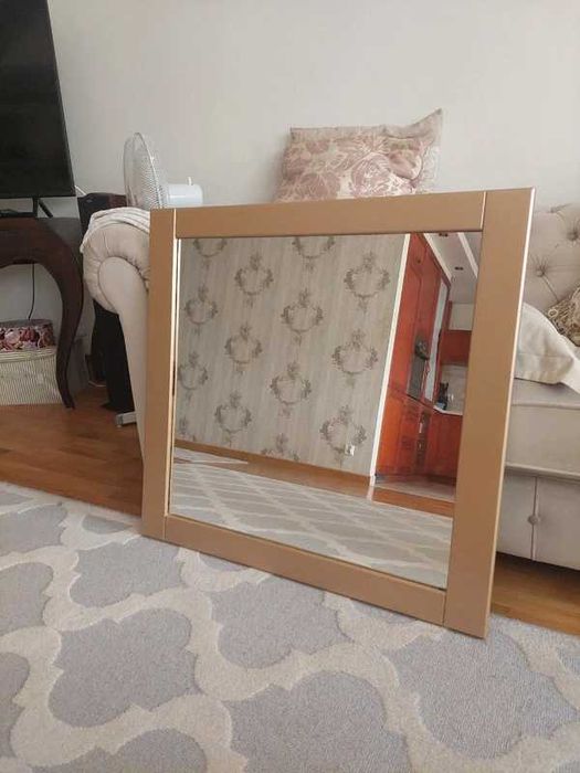 Fajne lustro o wymiarach 80 cm x 77 cm