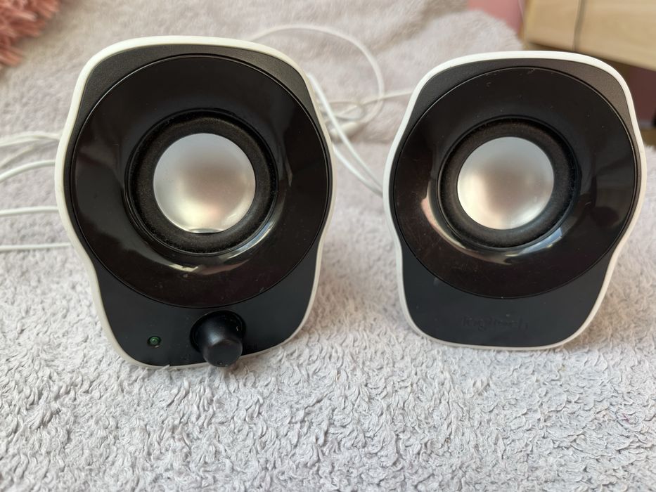 Głośniki Logitech białe Eleganckie biurowe