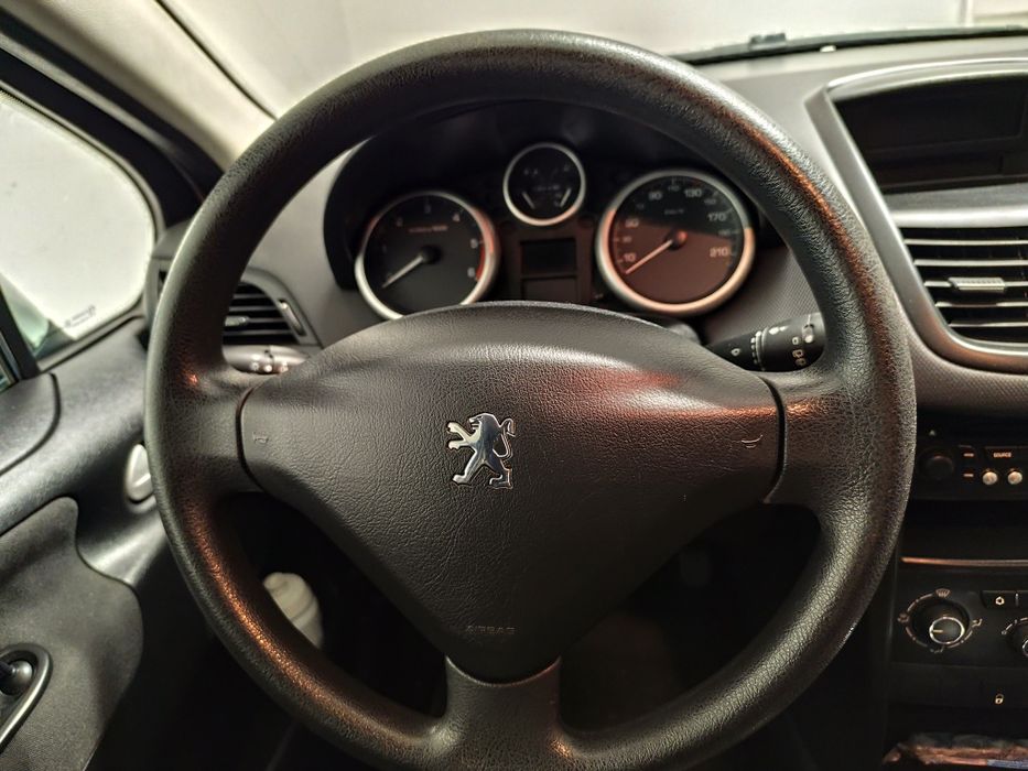 Peugeot comercial 207