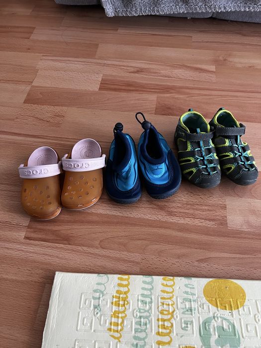 Дитяче взуття, кросівки