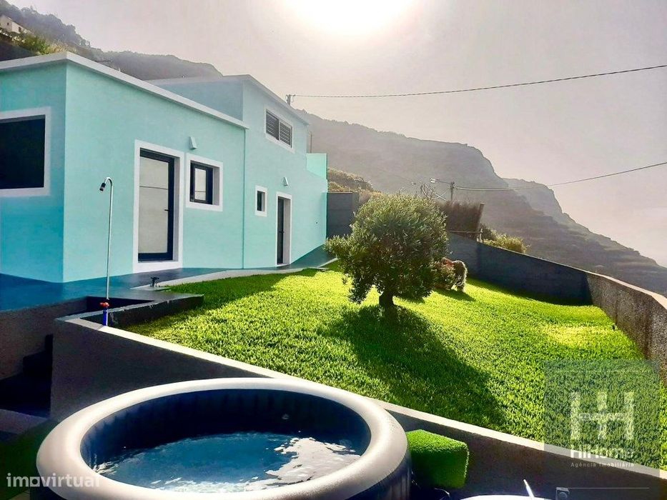 Palheiro T1 com terreno no Porto Moniz