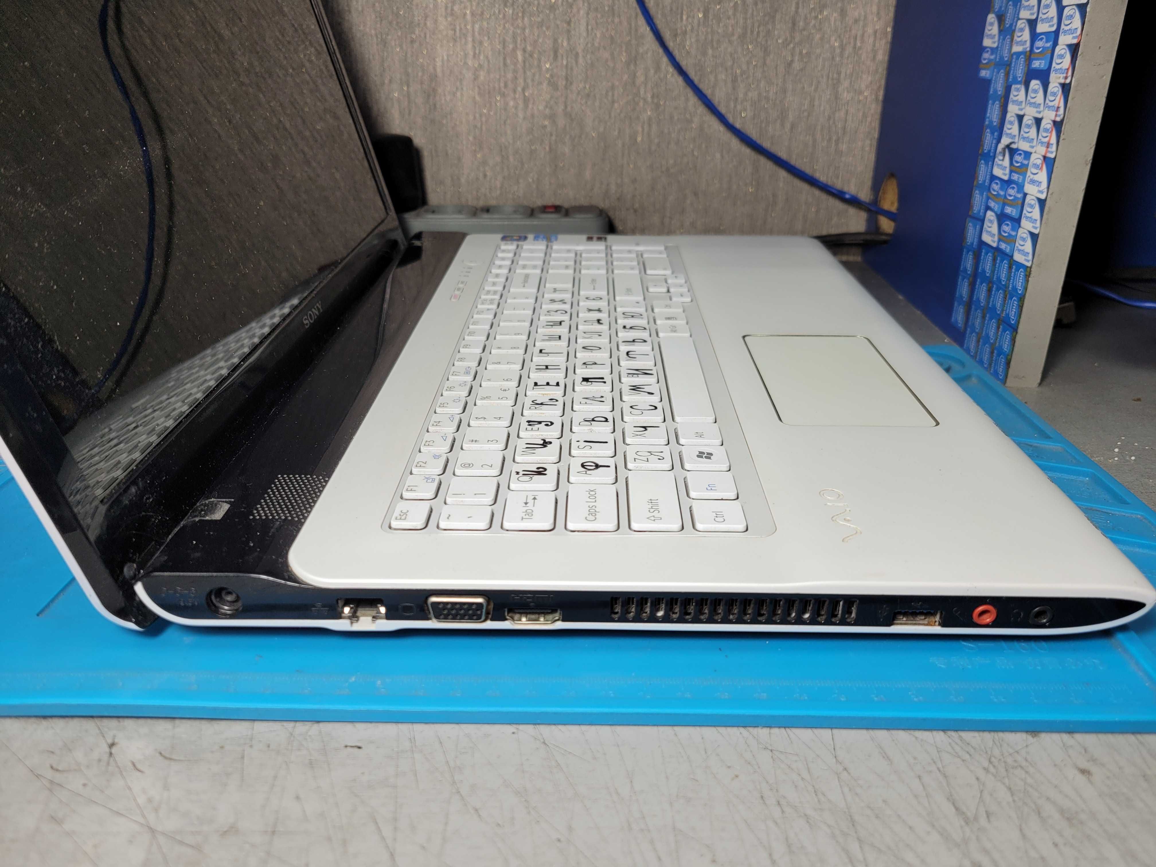 Ноутбук Sony Vaio SVE1711K1EW