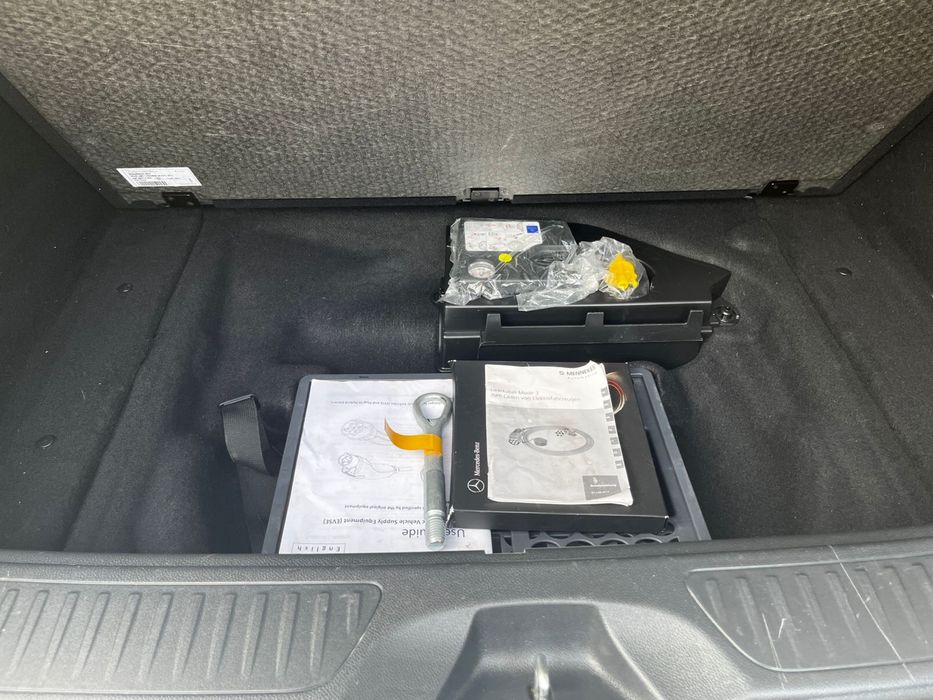 Мерседес електричний-w242-250e