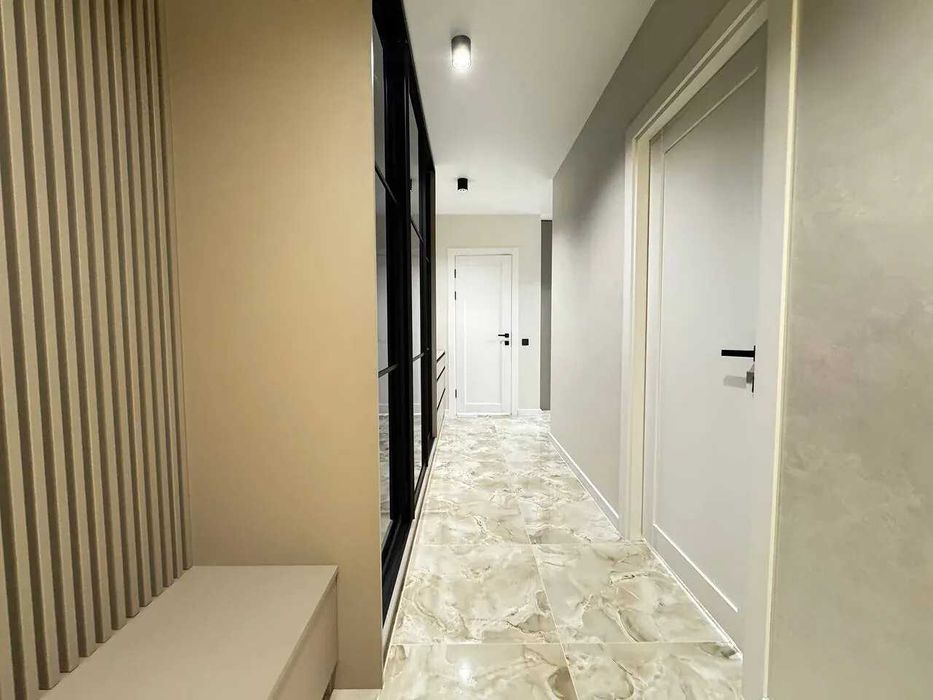 Двокімнатна з балконом поруч поруч університету