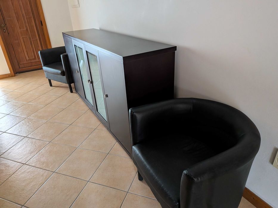 Aparador Venguê  + 2 Poltronas em preto + Cabideiro de design