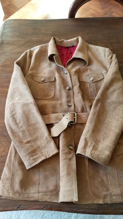 Casaco em pele camurça tipo safari
