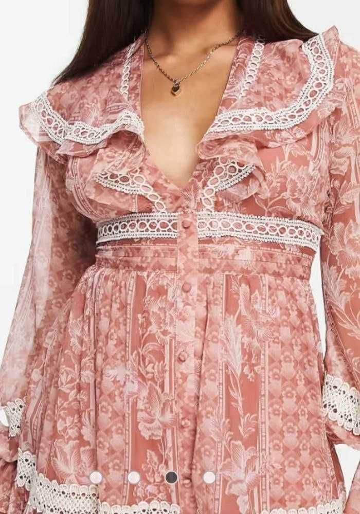 Шифоновое мини-платье с кружевом в принт Asos