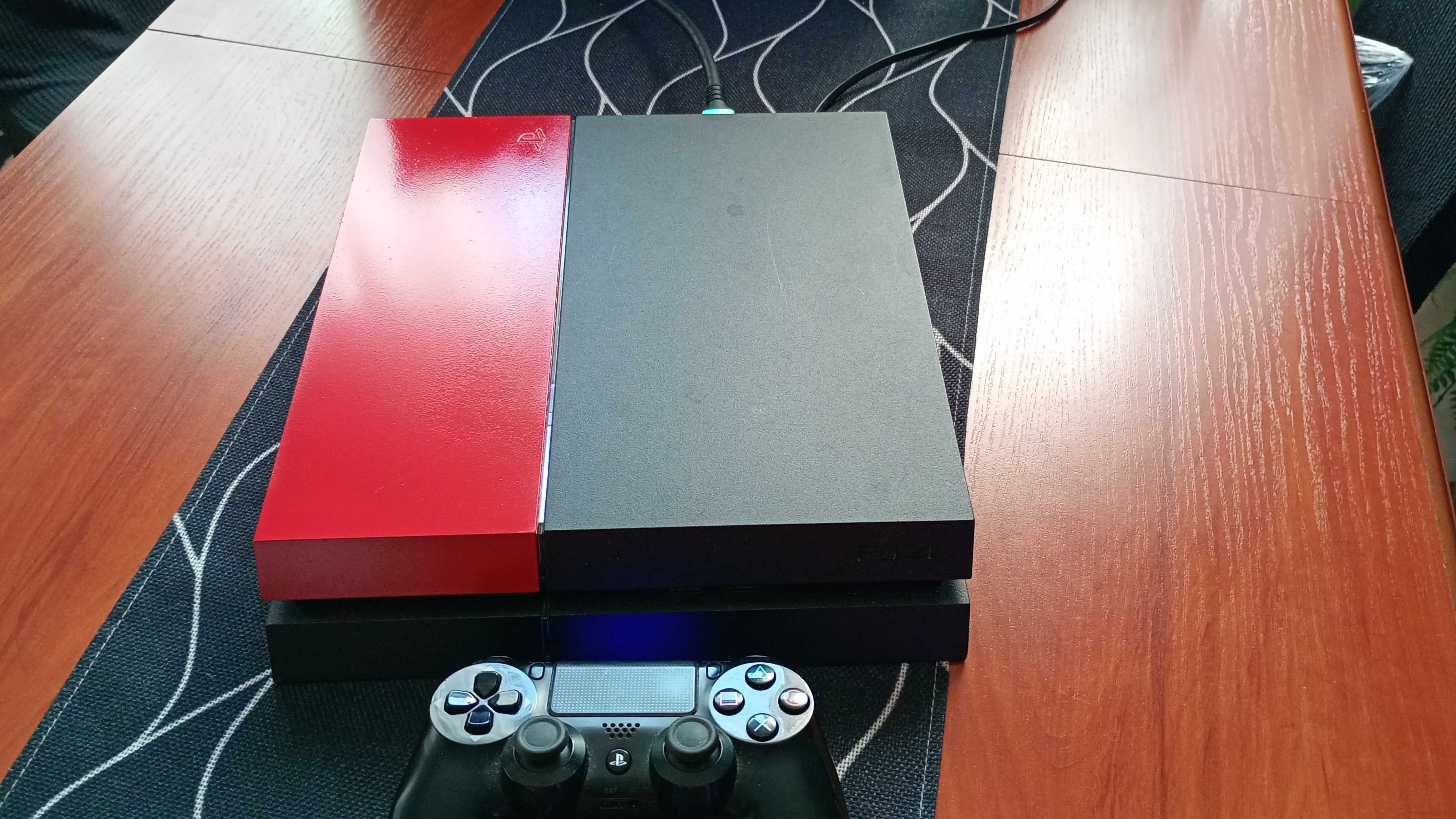 Konsola PS4 , 1 TB ,  Pad , okablowanie