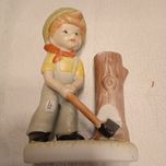 Figurki kolekcjonerskie sztuk cztery.