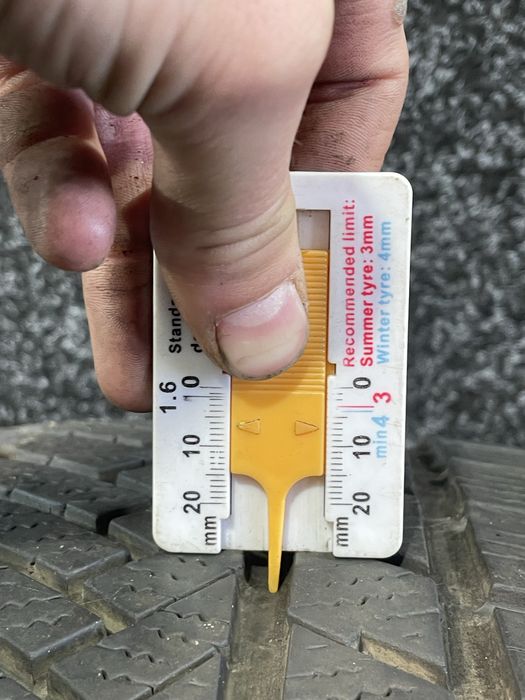Продам Б/У шини Continental 225/40R18 WinterContact TS 850Р