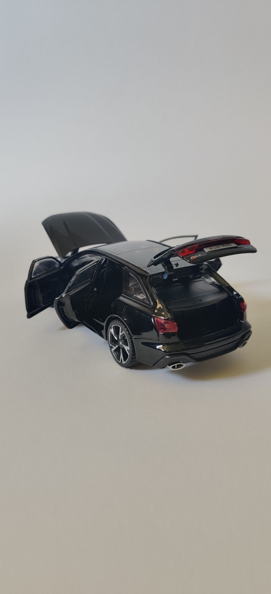 Модель авто Audi RS6 1/32 1:32