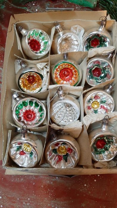 Szklane bombki reflektorki,ozdoby choinkowe PRL.12 sztuk.
