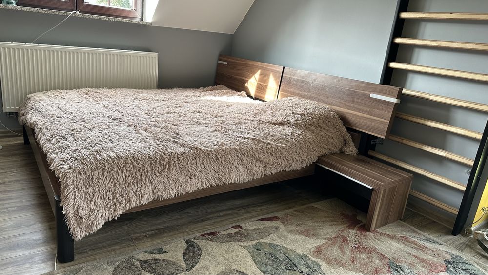 Duże łóżko 180x200 z materacem i 2 szafkami nocnymi
