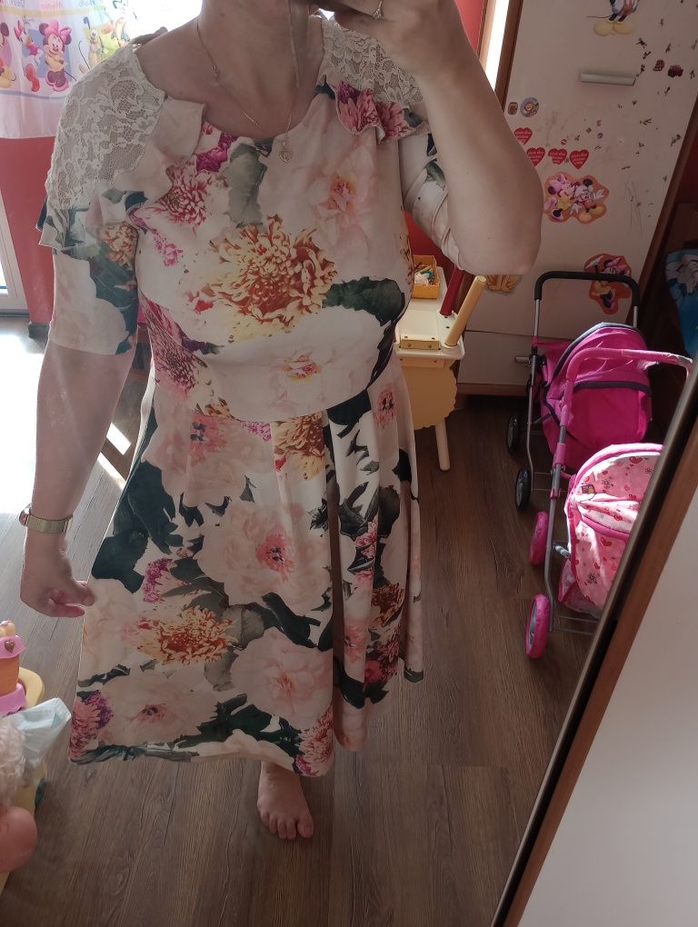 Sukienka w kwiaty koronka falabnaka