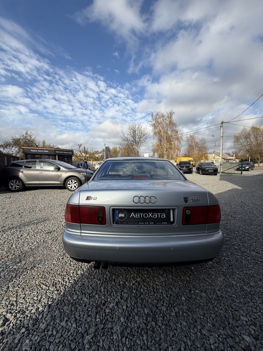 Audi A8 гарний стан