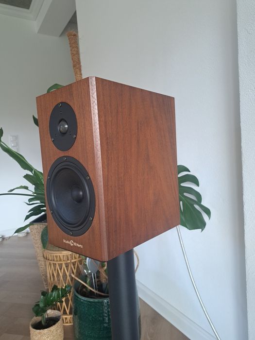 Studio 16 Hertz Canto Grand