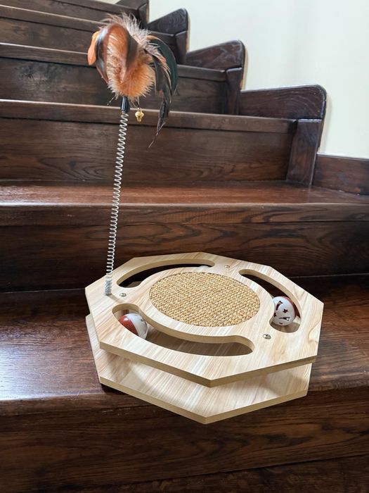 Продам кігтеточка та іграшка для котика