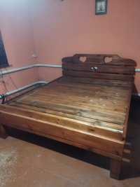 Кровать  двуспальная, деревянная , без матраса