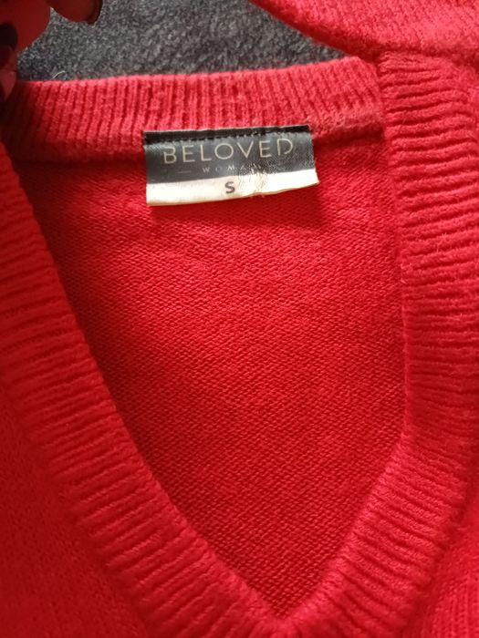 Sweterek z dekoltem w kształcie serca. Rozmuar S