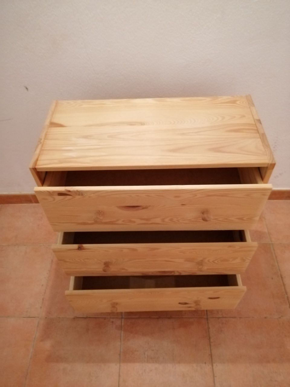 Cómoda em madeira excelente estado 3 gavetas
