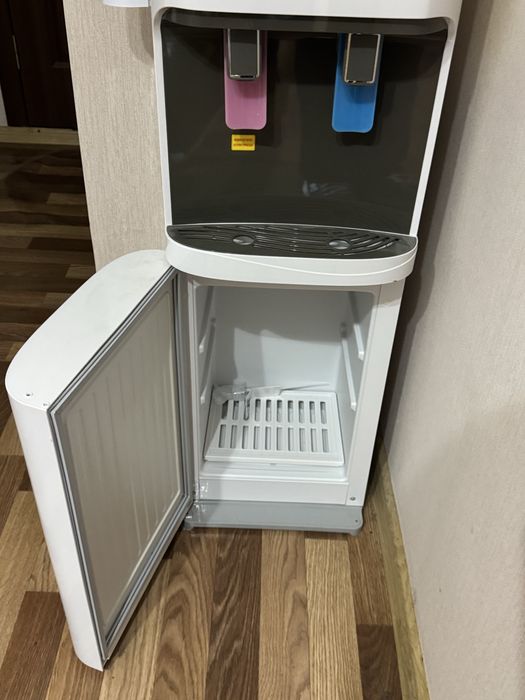 Кулер для води HotFrost V115CE