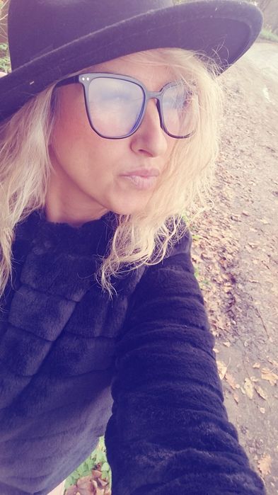 Czarny kapelusz damski wiosenno Jesienny