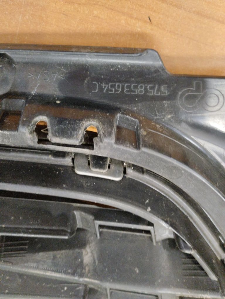 Grill atrapa zderzaka Seat Ateca 575.853.654C