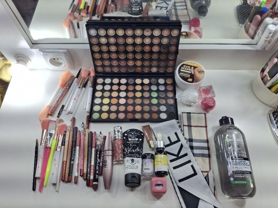 Лот, палітра, кісточки,  бальзами і багато  іншого