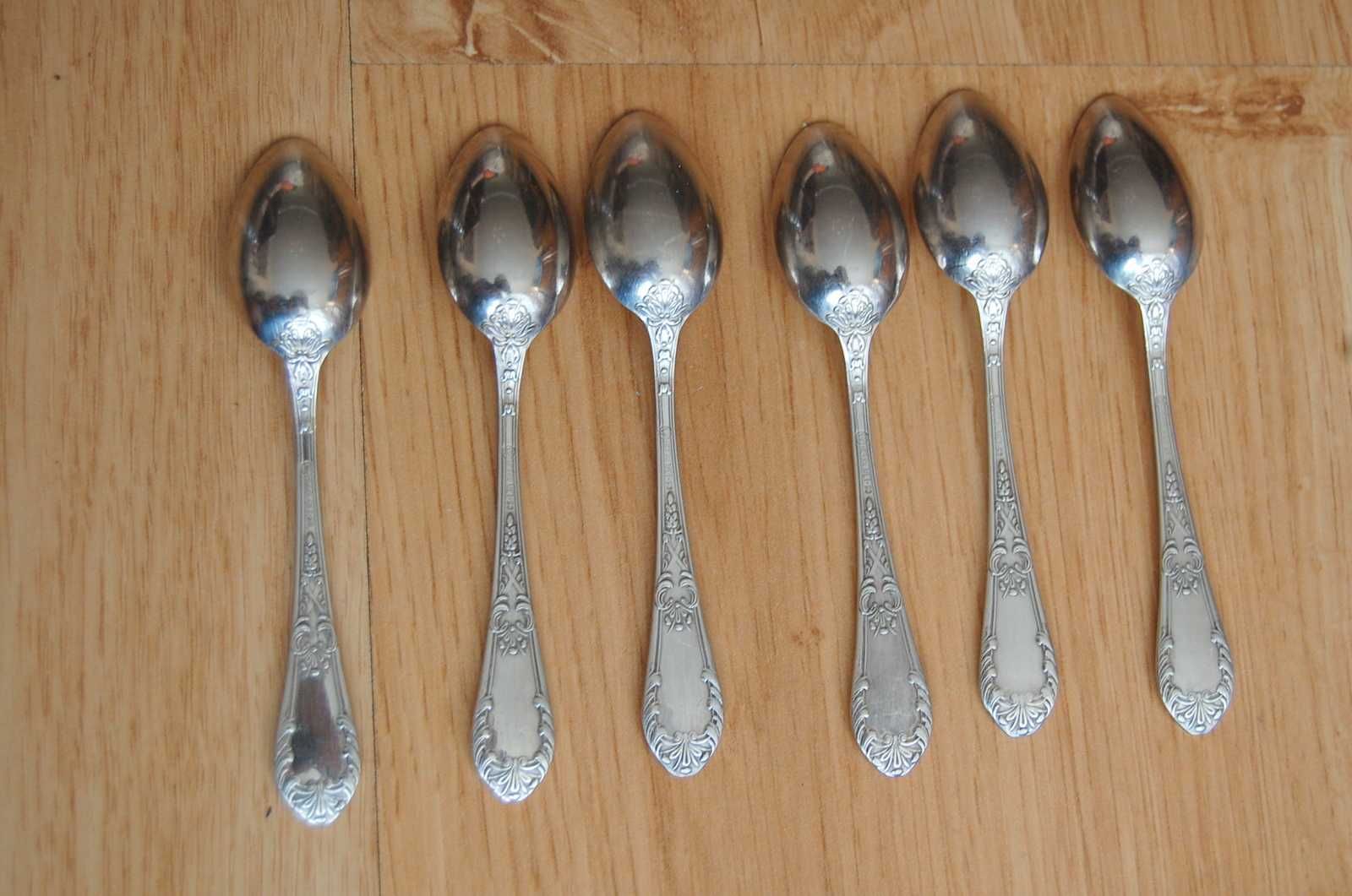 Małe łyżeczki 11 cm, Hefra wzór romański, platerowane.