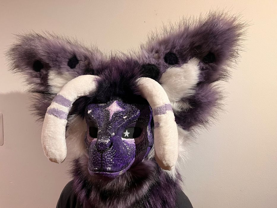 Fioletowa maska Furry