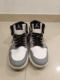 Air Jordan cinzento
