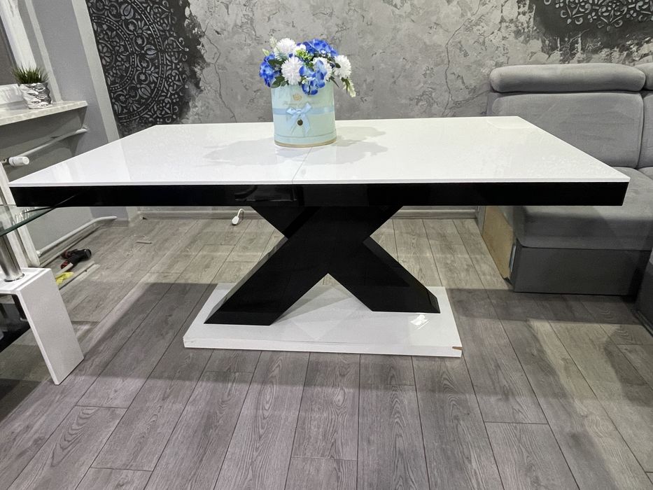 Stół xenon z krzesłami