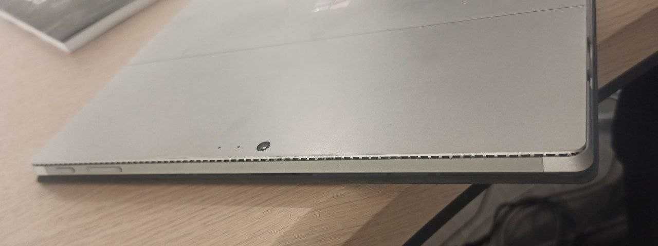 Мicrosoft surface pro 4  1724 8/256Gb у дуже гарному стані