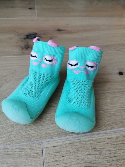Skarpetki z gumową podeszwą dziewczęce 20 YO club