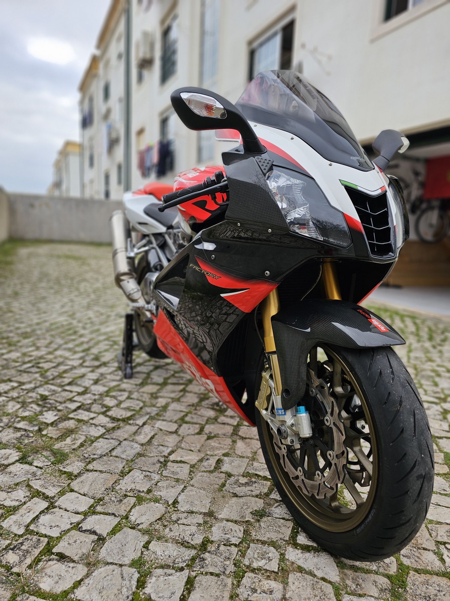 Aprilia RSV 1000 factory