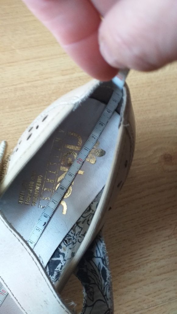 Buty 37 Rieker na niskim obcasie beż pasek na rzepa