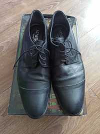 Eleganckie skórzane buty mokasyny wiązane do garnitury Venezia 40