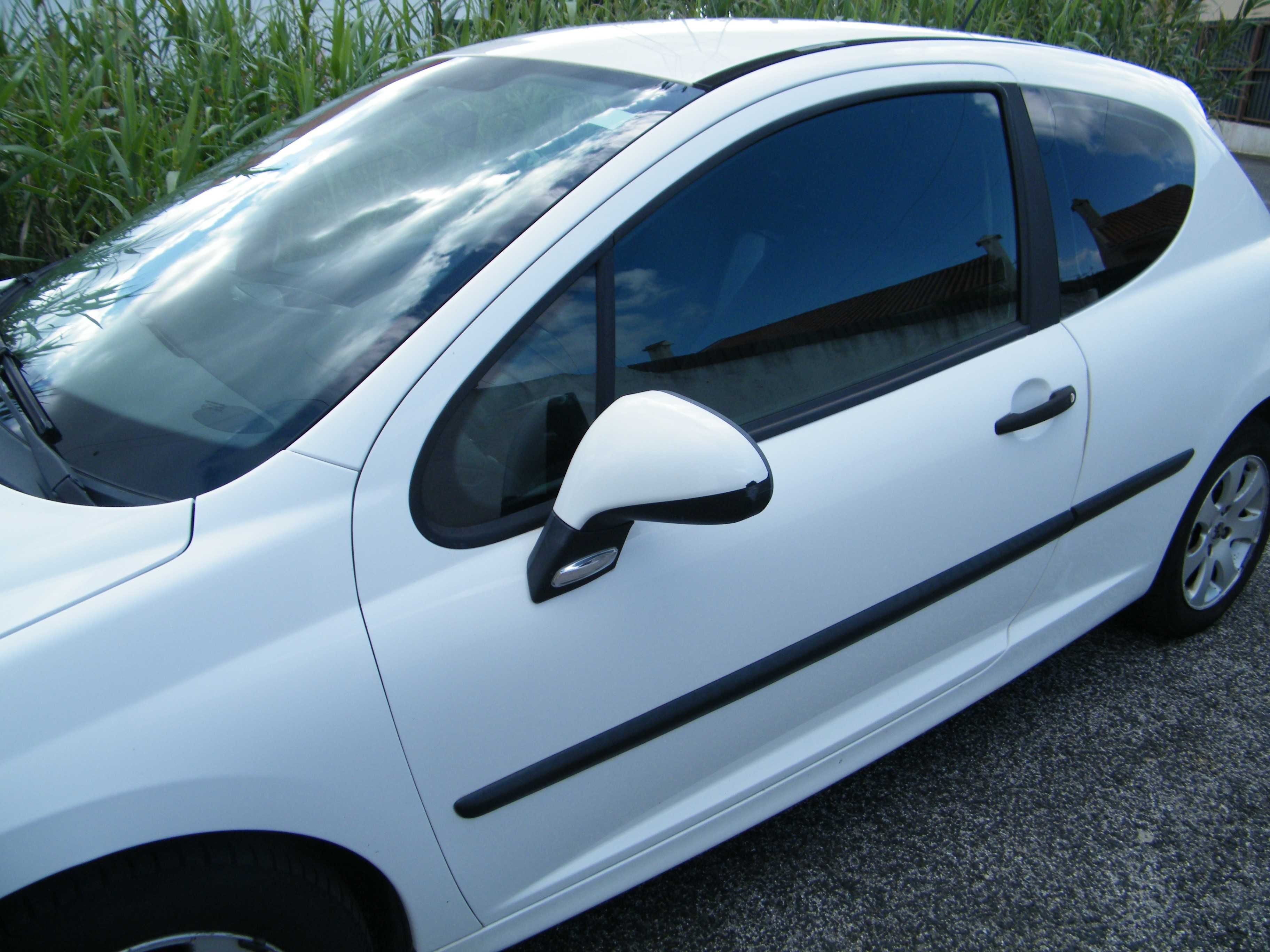 Peugeot 207 1,4 Hdi , bola reboque