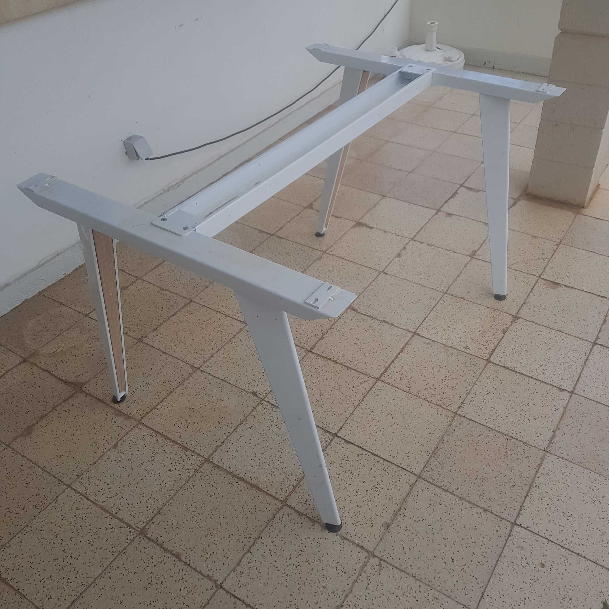 Mesa Secretária em bom estado
