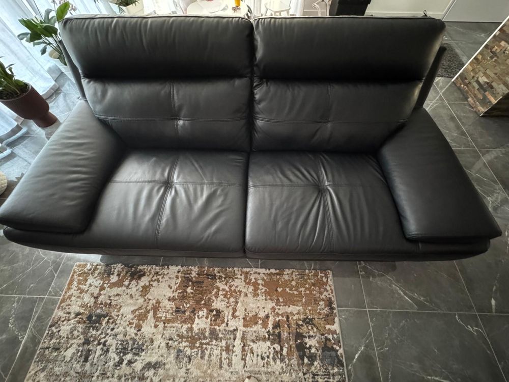 Vendo sofás em pele preta - Conforama modelo Hawaii