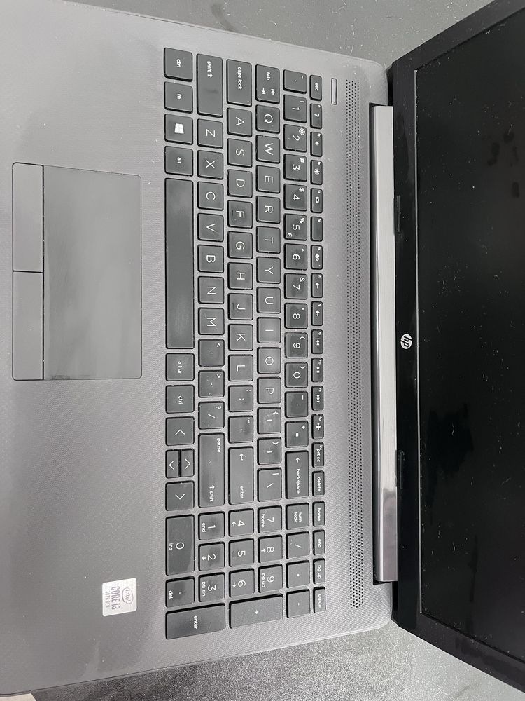 Laptop HP 250 g7 15,6” procesor i3 8gb ram 256ssd kod p/n 1f3j5ea